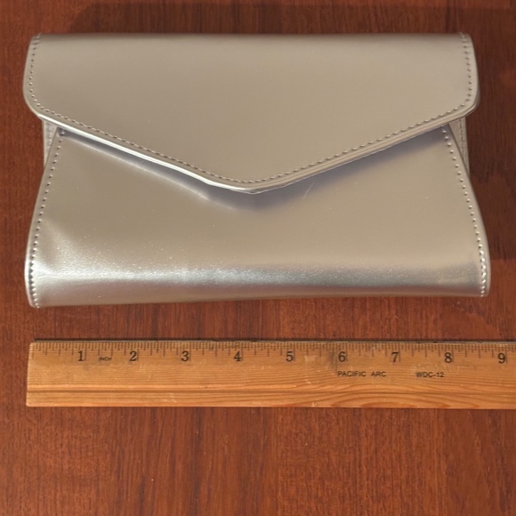 Labair Shiny Silver Envelope Clutch Purse - Picture 7 of 12